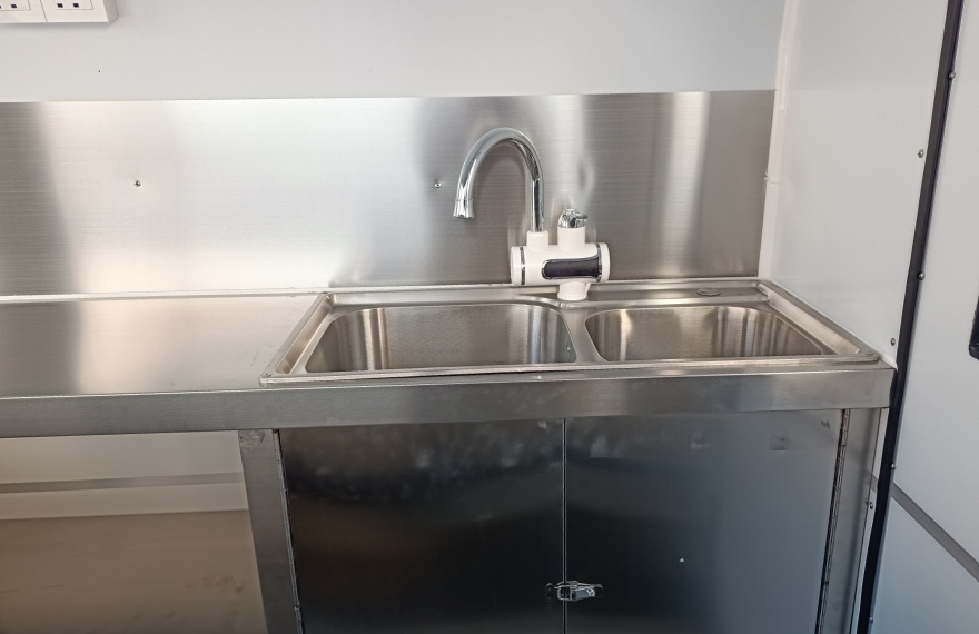 2 compartment water sink in the 220D